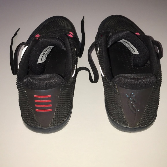 Kobe 11 Low Invisibility Cloak Mens Size 9 - Picture 2 of 7